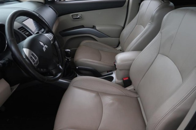 Mitsubishi Outlander  2.2 DI-D 