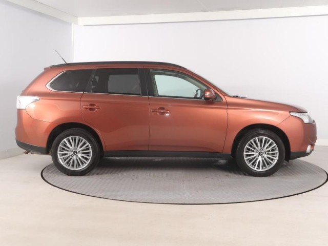 Mitsubishi Outlander  2.2 DI-D 