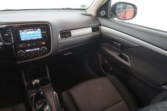 Mitsubishi Outlander  2.2 DI-D 