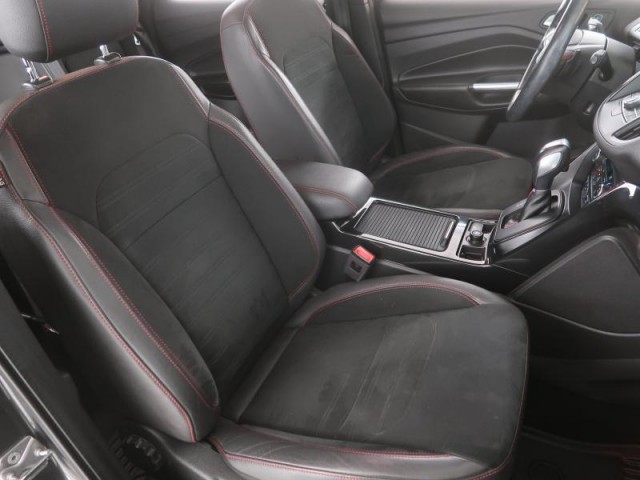 Ford Kuga  1.5 EcoBoost ST-Line