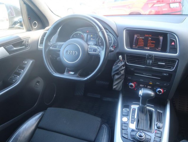 Audi Q5  3.0 TDI S line