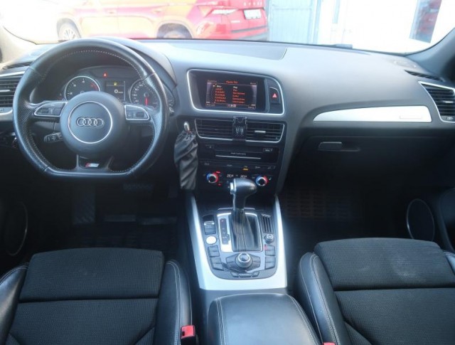 Audi Q5  3.0 TDI S line