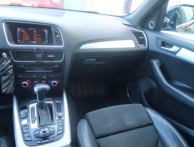 Audi Q5  3.0 TDI S line