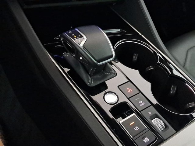 Volkswagen Touareg  3.0 TDI R-Line
