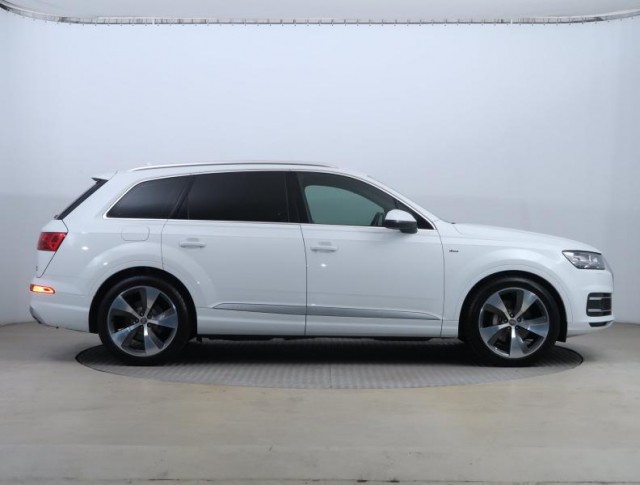 Audi Q7  3.0 TDI S-Line