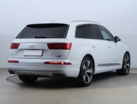 Audi Q7  3.0 TDI S-Line