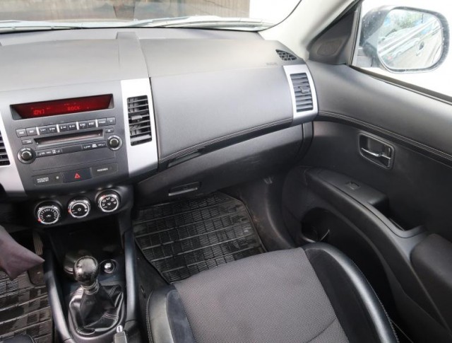 Peugeot 4007  2.2 HDI 