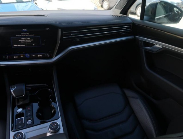 Volkswagen Touareg  3.0 TDI 