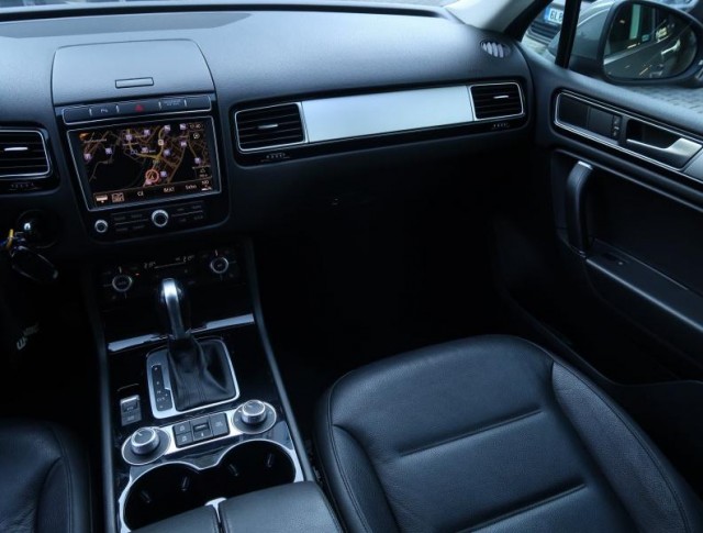 Volkswagen Touareg  3.0 TDI Business