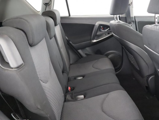Toyota RAV 4  2.2 D-4D Style