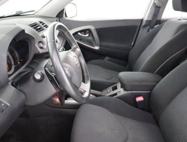 Toyota RAV 4  2.2 D-4D Style
