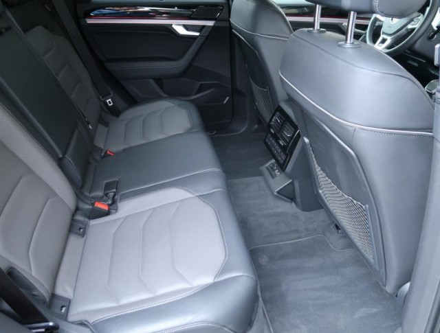 Volkswagen Touareg  3.0 TDI R-Line