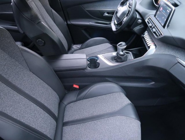 Peugeot 5008  PureTech 130 