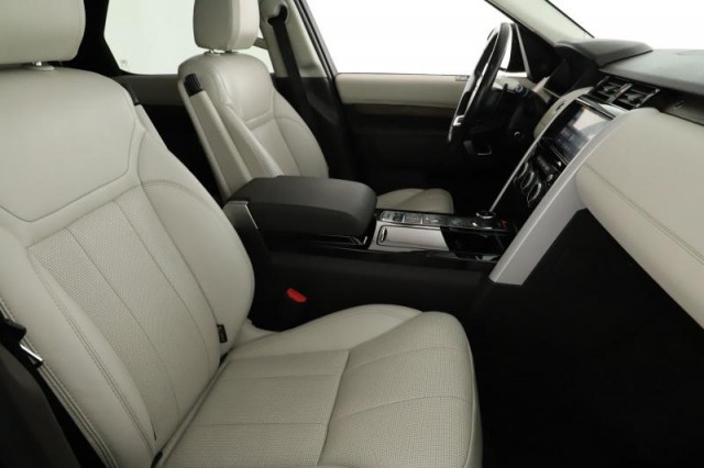 Land Rover Discovery  SDV6 