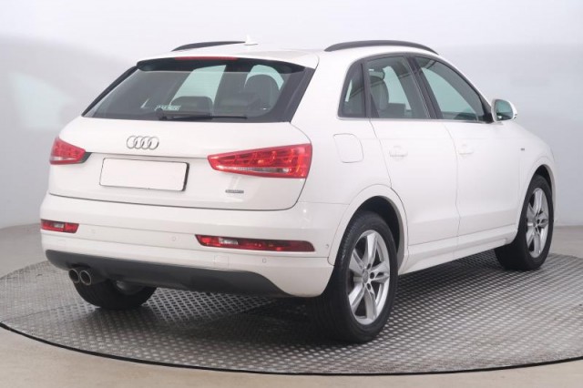 Audi Q3  2.0 TDI S line