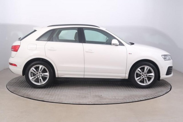 Audi Q3  2.0 TDI S line