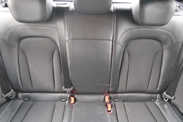 Audi Q3  2.0 TDI S line