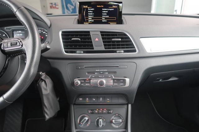 Audi Q3  2.0 TDI S line
