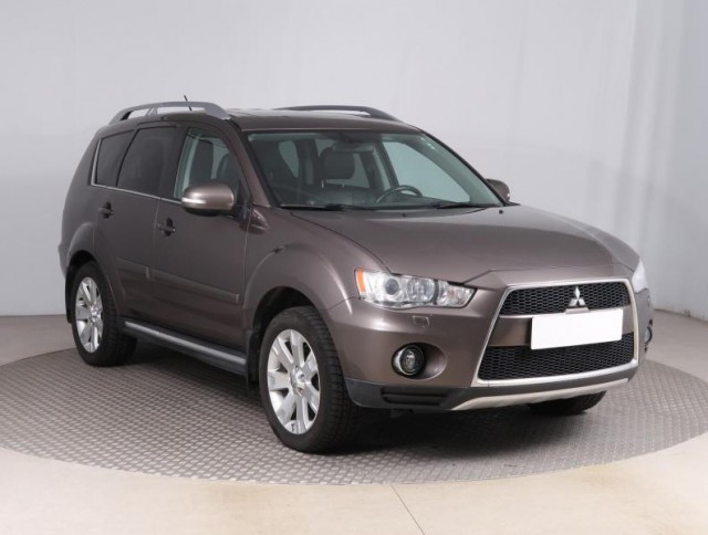 Mitsubishi Outlander  2.2 DI-D Invite