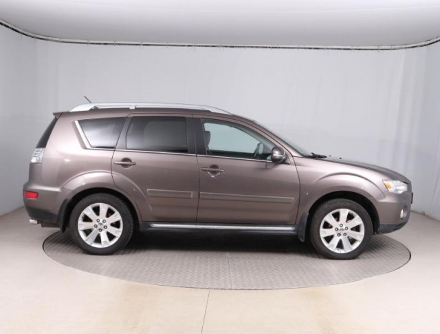 Mitsubishi Outlander  2.2 DI-D Invite