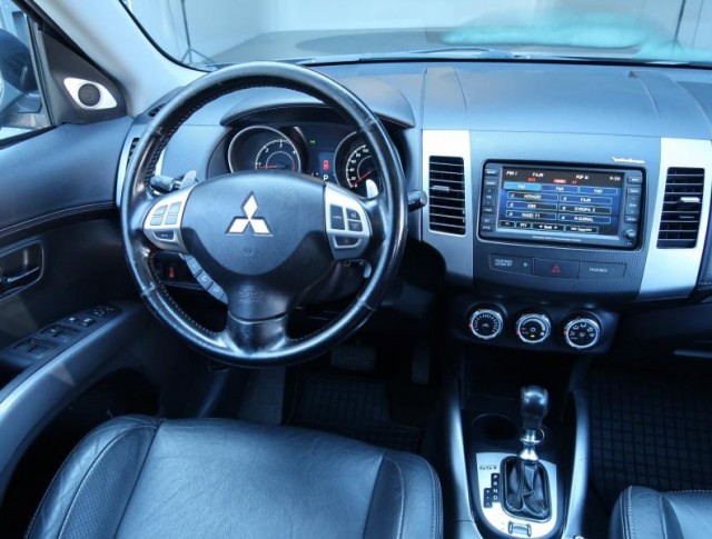 Mitsubishi Outlander  2.2 DI-D Invite