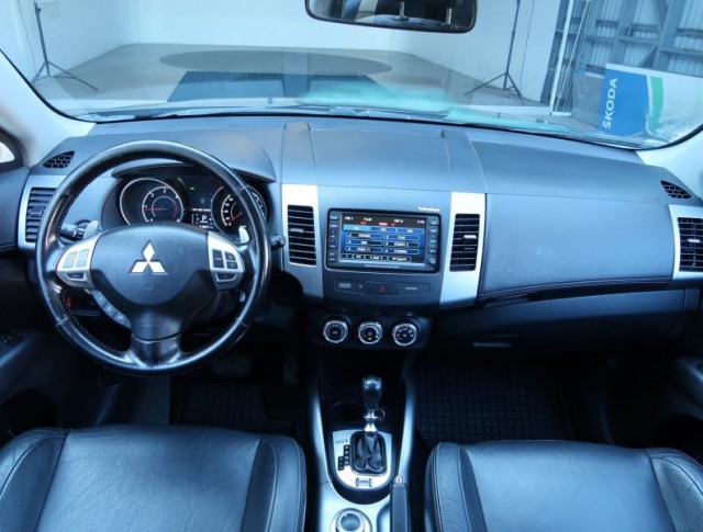 Mitsubishi Outlander  2.2 DI-D Invite