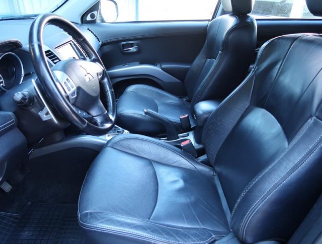 Mitsubishi Outlander  2.2 DI-D Invite