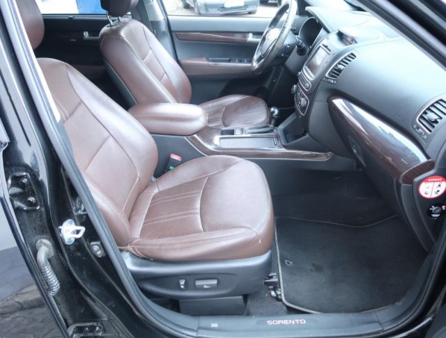 Kia Sorento  2.2 CRDi 