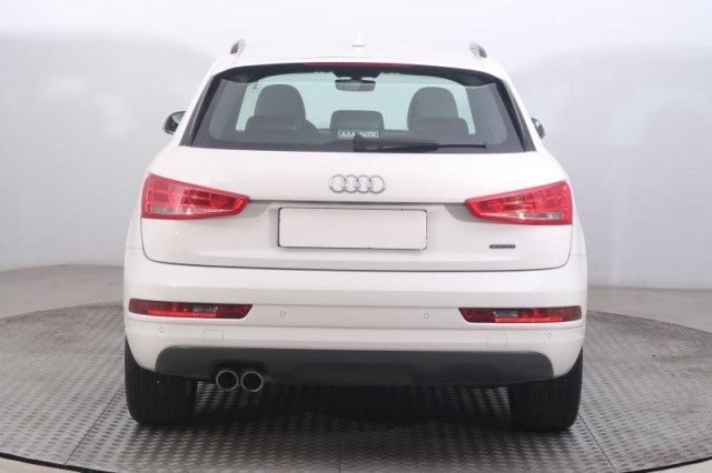 Audi Q3  2.0 TDI S line