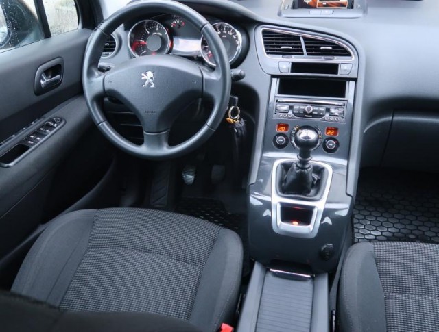 Peugeot 5008  1.6 HDi 