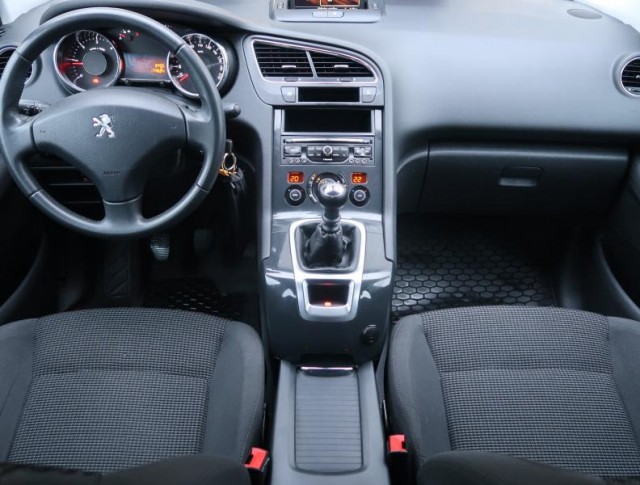 Peugeot 5008  1.6 HDi 