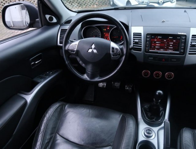 Mitsubishi Outlander  2.2 DI-D 