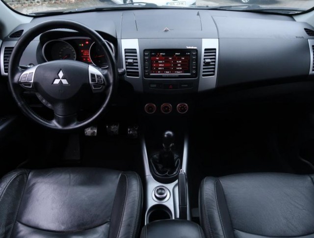 Mitsubishi Outlander  2.2 DI-D 