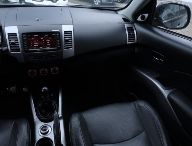 Mitsubishi Outlander  2.2 DI-D 