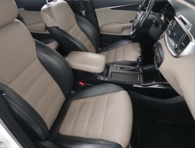 Kia Sorento  2.2 CRDi 