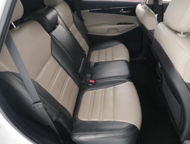 Kia Sorento  2.2 CRDi 