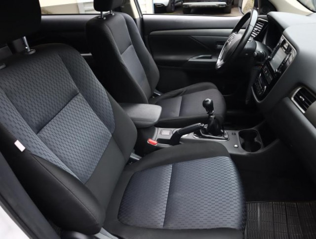 Mitsubishi Outlander  2.2 DI-D 