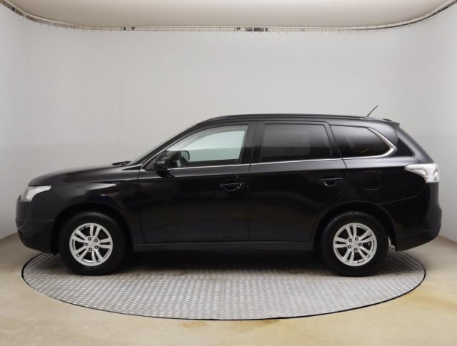 Mitsubishi Outlander  2.2 DI-D Instyle