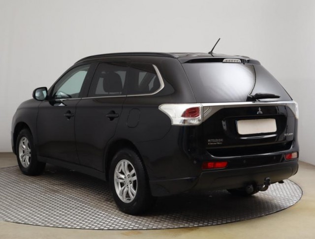 Mitsubishi Outlander  2.2 DI-D Instyle