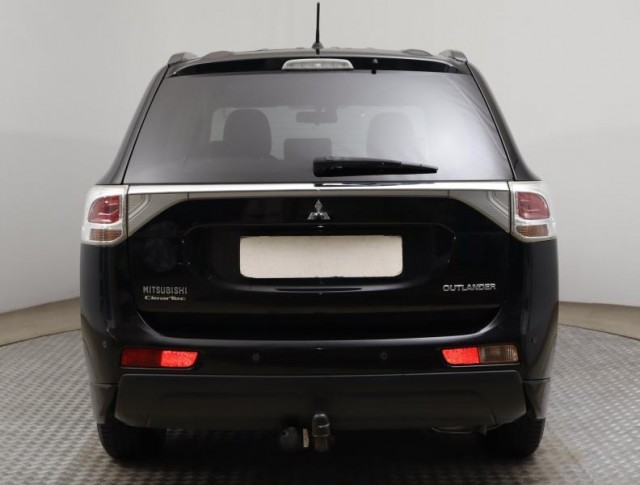 Mitsubishi Outlander  2.2 DI-D Instyle