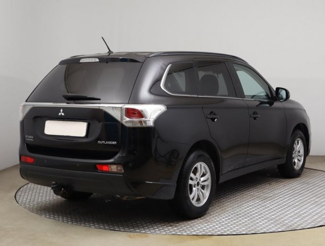 Mitsubishi Outlander  2.2 DI-D Instyle