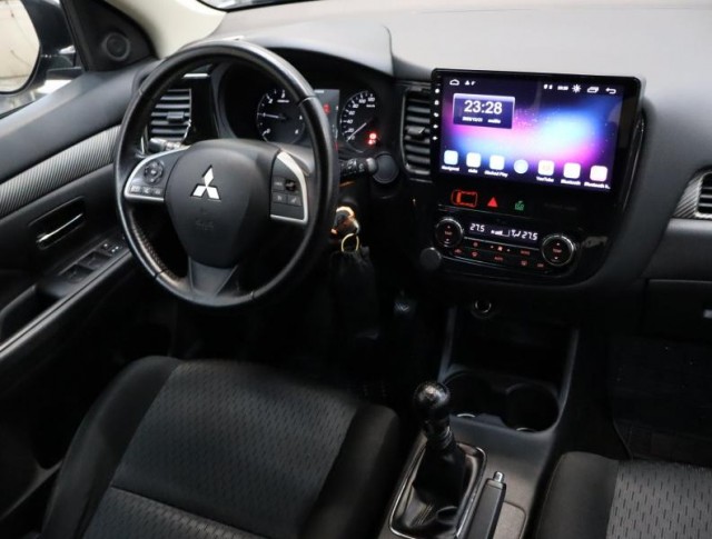 Mitsubishi Outlander  2.2 DI-D Instyle