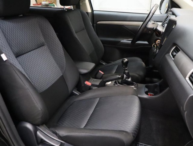 Mitsubishi Outlander  2.2 DI-D Instyle