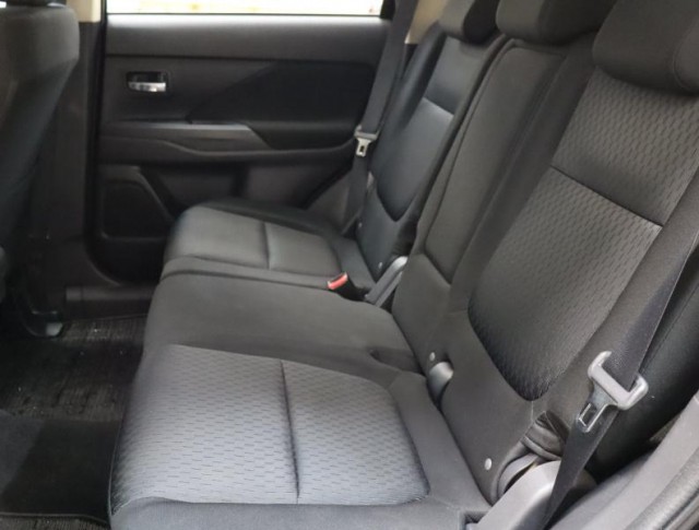 Mitsubishi Outlander  2.2 DI-D Instyle