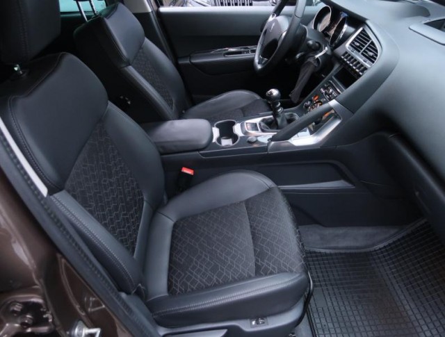 Peugeot 3008  2.0 HDi 