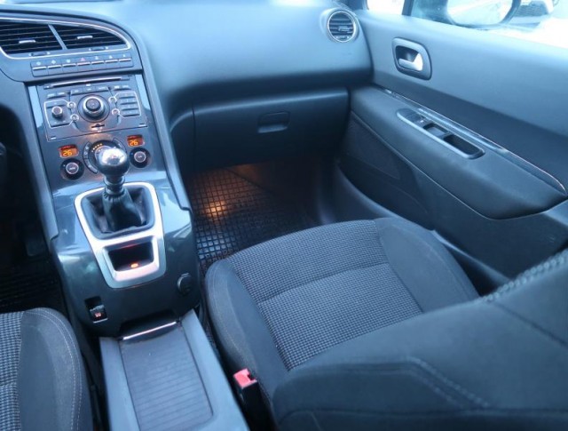 Peugeot 5008  2.0 HDI 