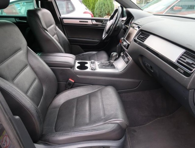 Volkswagen Touareg  3.0 TDI 