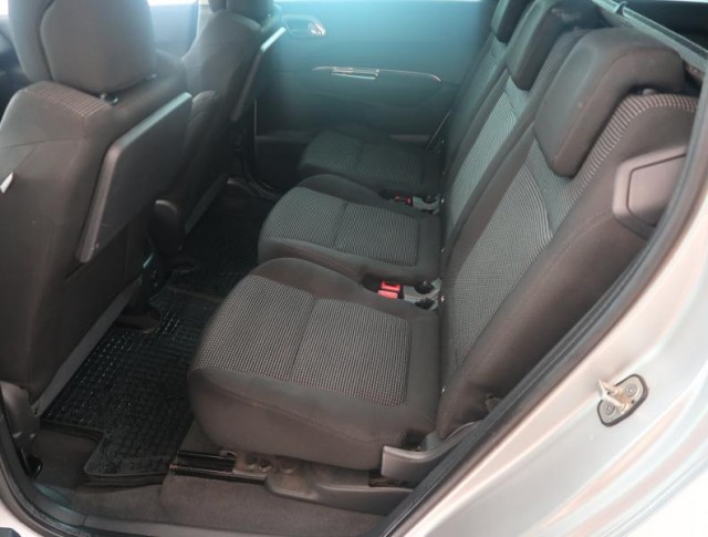 Peugeot 5008  1.6 HDi 