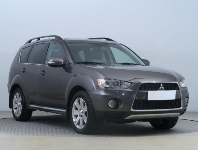 Mitsubishi Outlander  2.2 DI-D Instyle