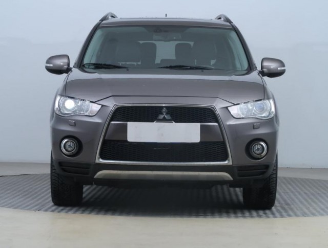 Mitsubishi Outlander  2.2 DI-D Instyle